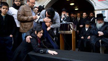 Los cuerpos de las cuatro víctimas de los ataques de París llegan a Israel