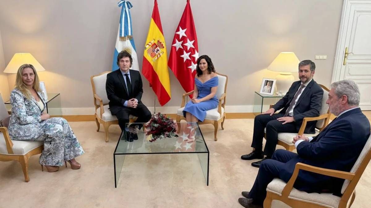 Javier Milei junto a su hermana Karina en España. Javier Milei junto a su hermana Karina en España.