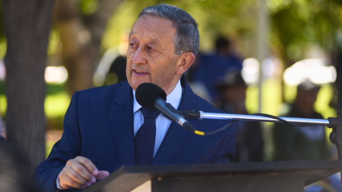 Celso Jaque fue el anfitrión en los festejos por el aniversario de la segunda fundación de Malargüe. Celso Jaque fue el anfitrión en los festejos por el aniversario de la segunda fundación de Malargüe.