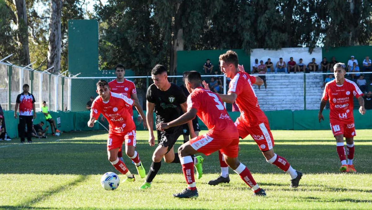 Huracán Las Heras logró un valioso empate ante Estudiantes, en San Luis.