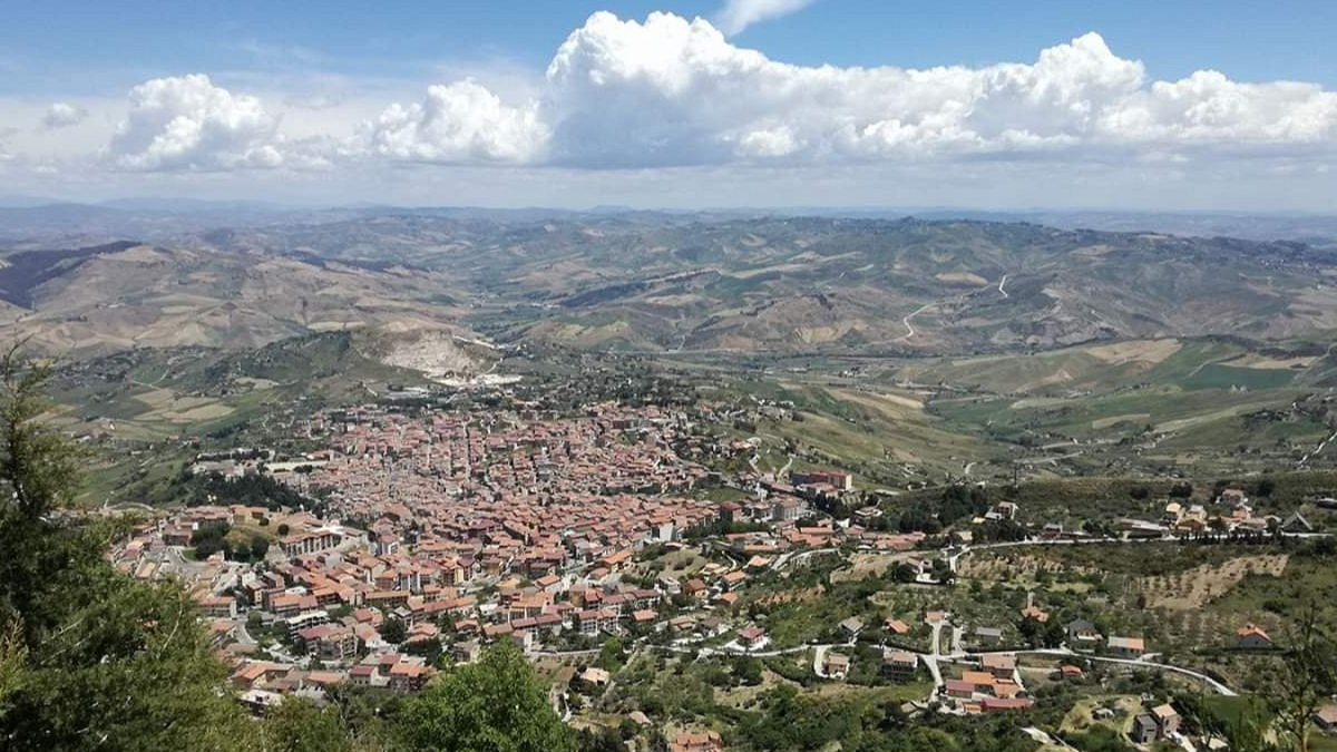 Este precioso pueblo de España ofrece sus viviendas a un euro. Este precioso pueblo de España ofrece sus viviendas a un euro.