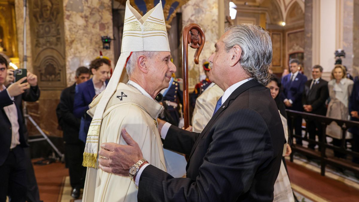 El arzobispo Mario Poli y el Presidente Alberto Fernández en la Catedral de Buenos Aires (Foto Télam).