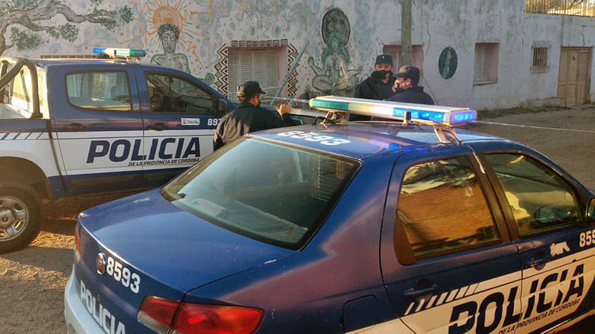El hombre asesinó a su hijo a puñaladas, y dejó gravemente herida a su pequeña hija, en una casa de Capilla del Monte