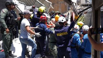 Por el terremoto en Colombia ya son casi 250 los muertos y aún hay miles de desaparecidos Por el terremoto en Colombia ya son casi 250 los muertos y aún hay miles de desaparecidos