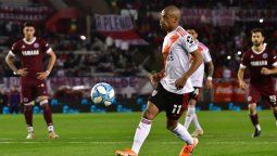 De la Cruz la quiso cancherear ante el ex Boca y su penal fue un desastre