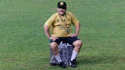 Maradona tiene que ponerse prótesis en las rodillas