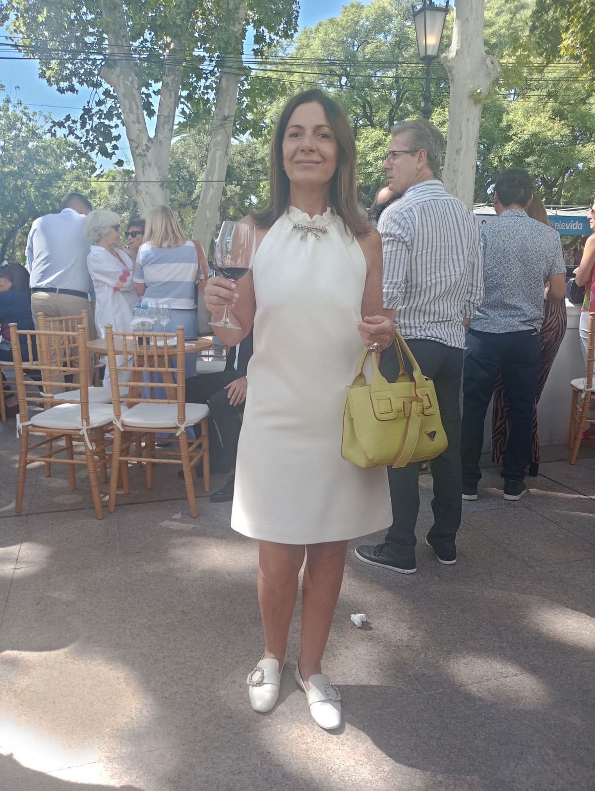 La soprano Verónica Cangemi lució súper chic con un mini vestido de Miu Miu.