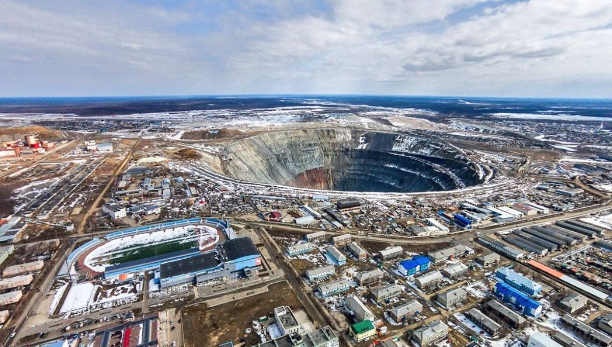 Su cráter sigue siendo un icono de la minería mundial y un recordatorio del poder y la ambición humana en la exploración de recursos naturales. Su cráter sigue siendo un icono de la minería mundial y un recordatorio del poder y la ambición humana en la exploración de recursos naturales.