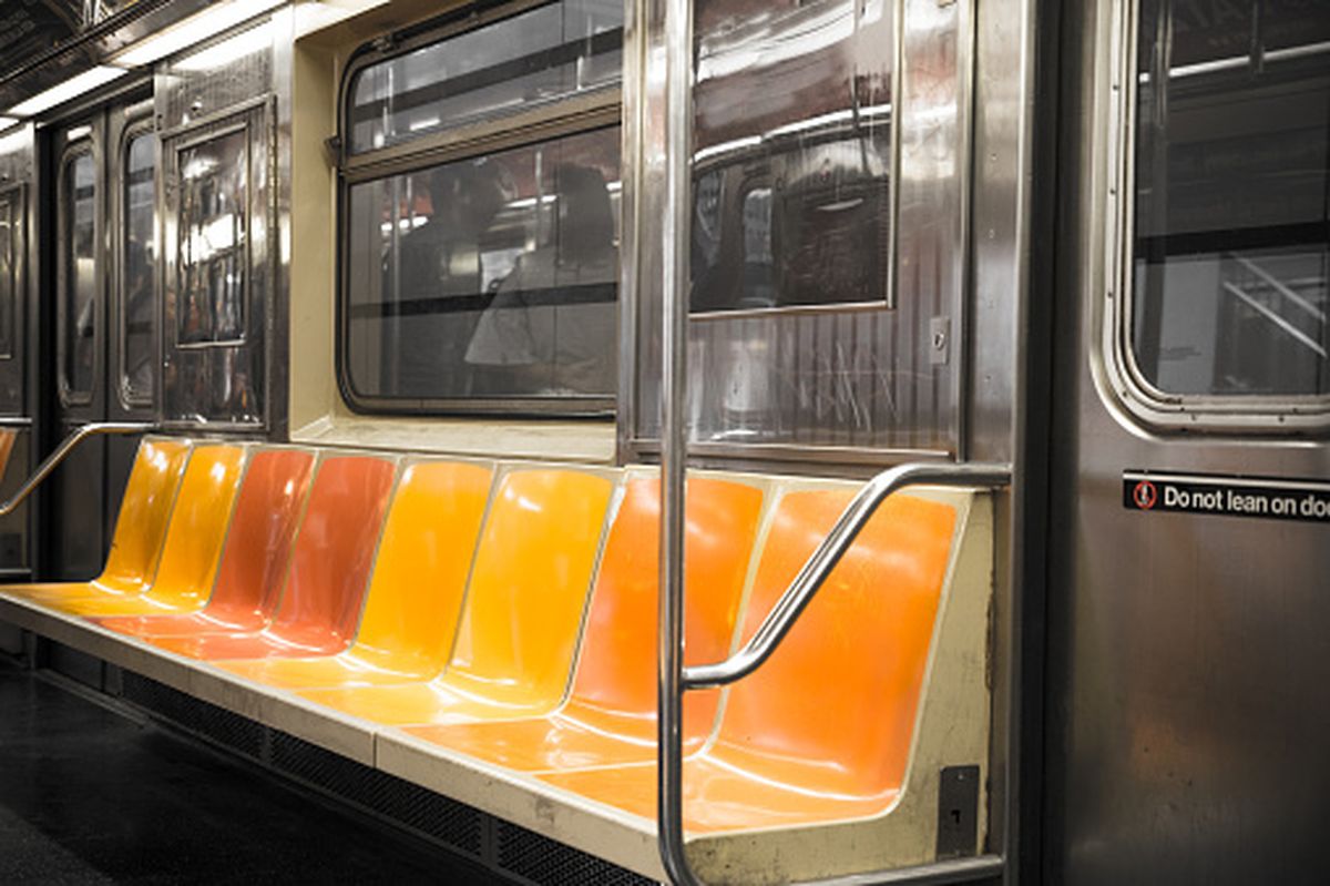 Los asientos del metro de Nueva York ya son algo reconocido mundialmente. Los asientos del metro de Nueva York ya son algo reconocido mundialmente.
