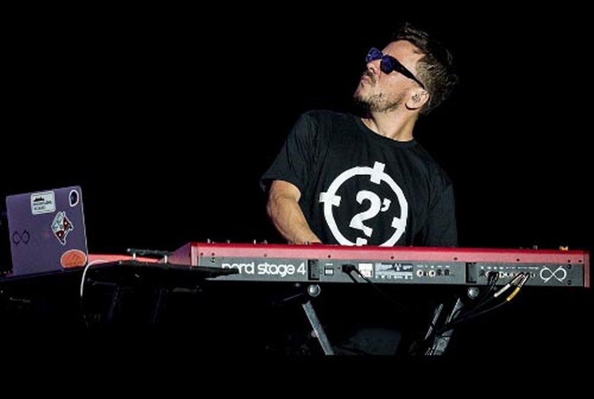 Juan Emilio Cucchiarelli en los teclados de Los Piojos, en uno de los recitales de La Plata. Juan Emilio Cucchiarelli en los teclados de Los Piojos, en uno de los recitales de La Plata.