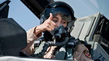 Esta joven piloto dirigió los bombardeos de Emiratos Árabes en Siria contra el extremismo islámico