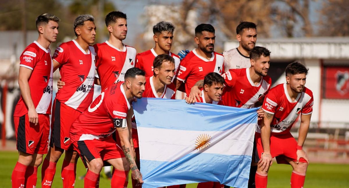Deportivo Maipú se prepara para jugar este domingo ante Racing de Córdoba, en calle Vergara. Deportivo Maipú se prepara para jugar este domingo ante Racing de Córdoba, en calle Vergara.