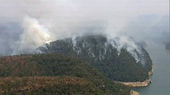 Deciden evacuar a miles de turistas y residentes en Australia por los incendios