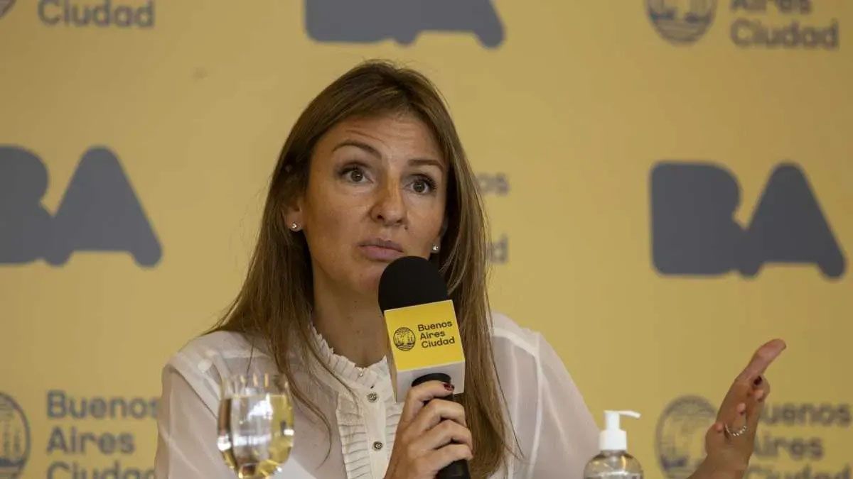 La funcionaria que protagonizó el acto fue la jefa de Educación Pública local Susana Aguirre Ponce.