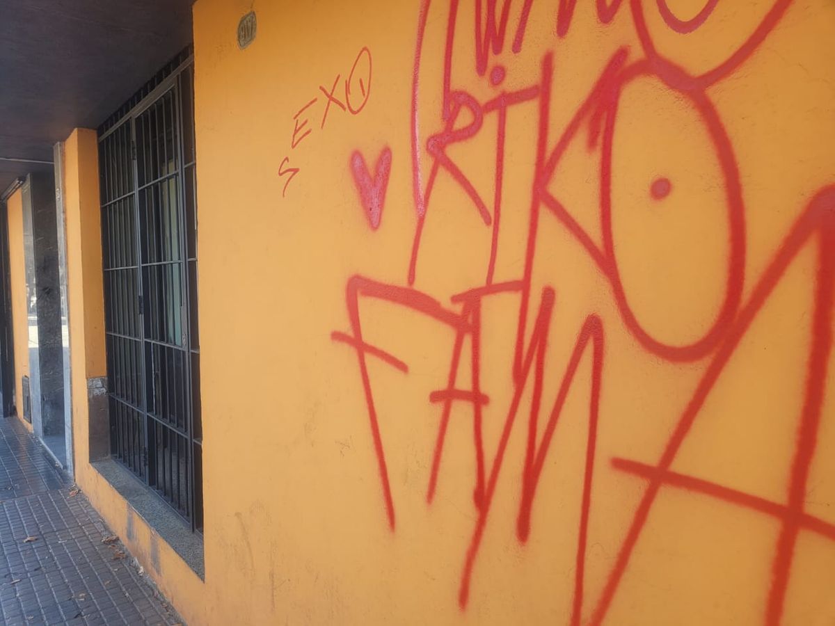 ¿A alguién le pueden quedar ganas de vivir en el Centro si al amanecer se encuentra con este "regalito? ¿A alguién le pueden quedar ganas de vivir en el Centro si al amanecer se encuentra con este "regalito?