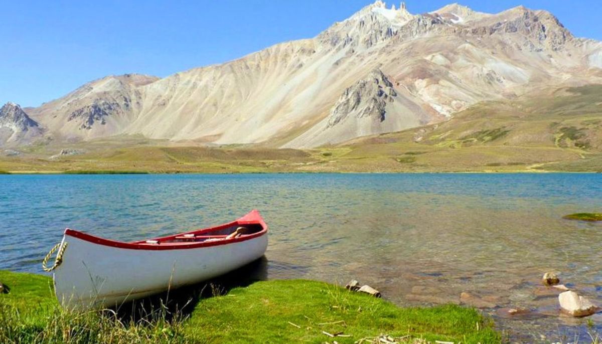 Valle Hermoso cuenta con un camping con parrillas, sanitarios y proveeduría. 