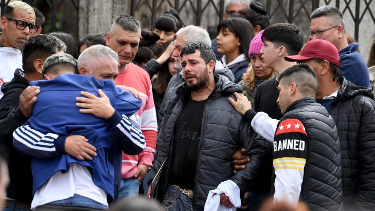 El papá de Morena, totalmente desconsolado, pidió que los abuelos maternos de la niña fueran a su casa para despedirla El papá de Morena, totalmente desconsolado, pidió que los abuelos maternos de la niña fueran a su casa para despedirla