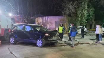 Una mujer quedó atrapada en su auto luego de un fuerte choque en Las Heras