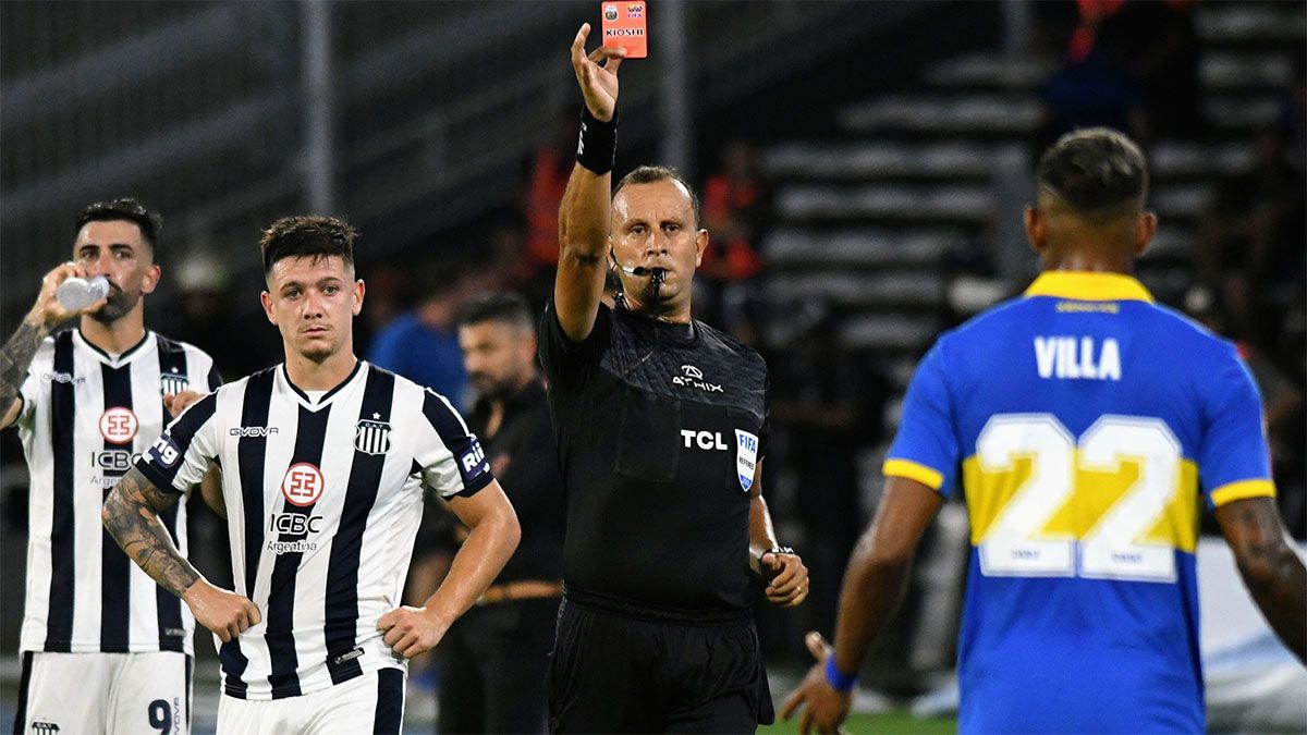 El delantero de Boca Sebastián Villa fue expulsado.