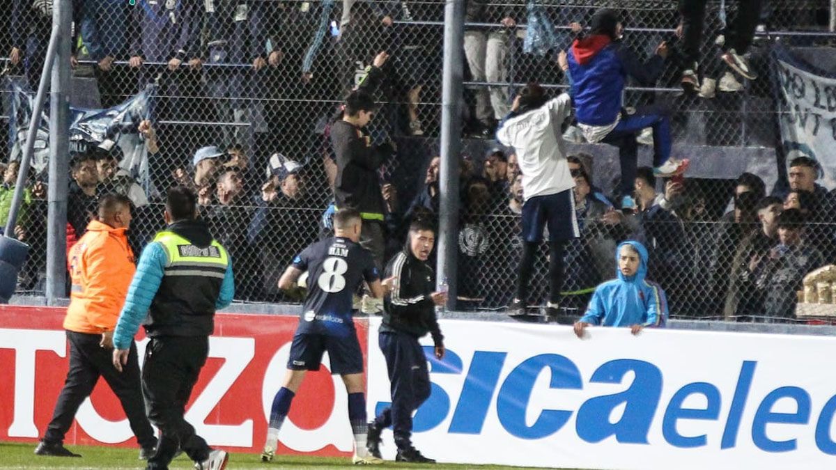 El día que los socios y verdaderos hinchas de Independiente Rivadavia le dijeron El día que los socios y verdaderos hinchas de Independiente Rivadavia le dijeron