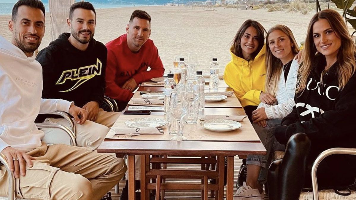 Leo Messi y Antonela Roccuzzo estuvieron con sus amigos en Barcelona.