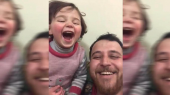 Un padre sirio le hizo creer a su hija que la guerra es un juego y el video se hizo viral