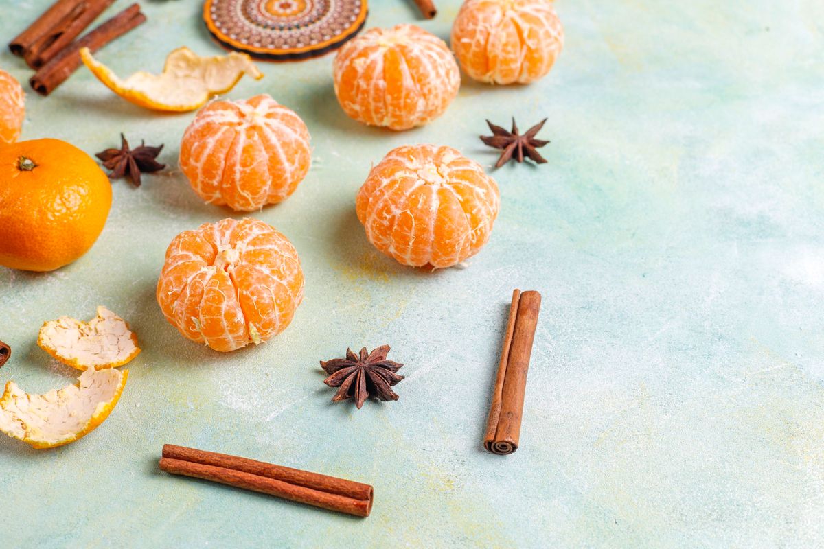 Prepara un aromatizante de mandarina, pomelo y canela. Imagen: Freepik Prepara un aromatizante de mandarina, pomelo y canela. Imagen: Freepik