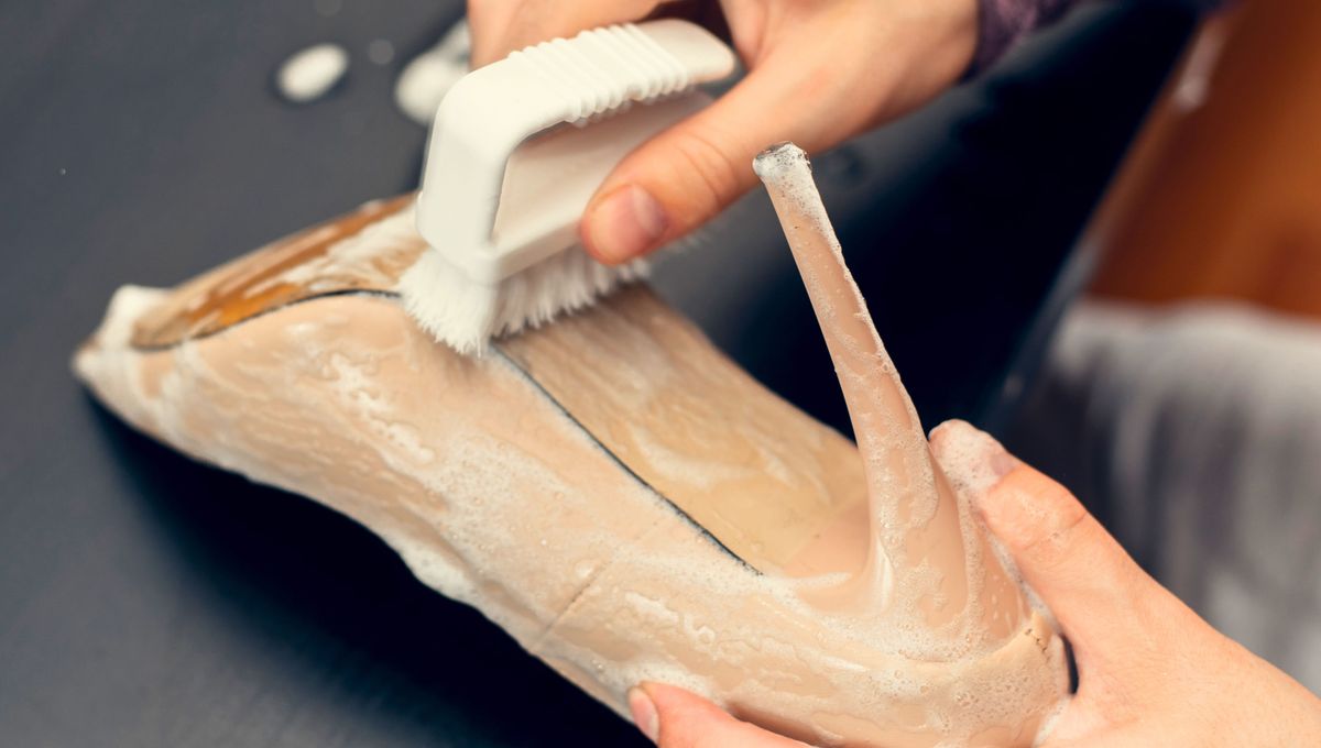 No mojes los zapatos, el agua es el peor enemigo del calzado delicado. No mojes los zapatos, el agua es el peor enemigo del calzado delicado.