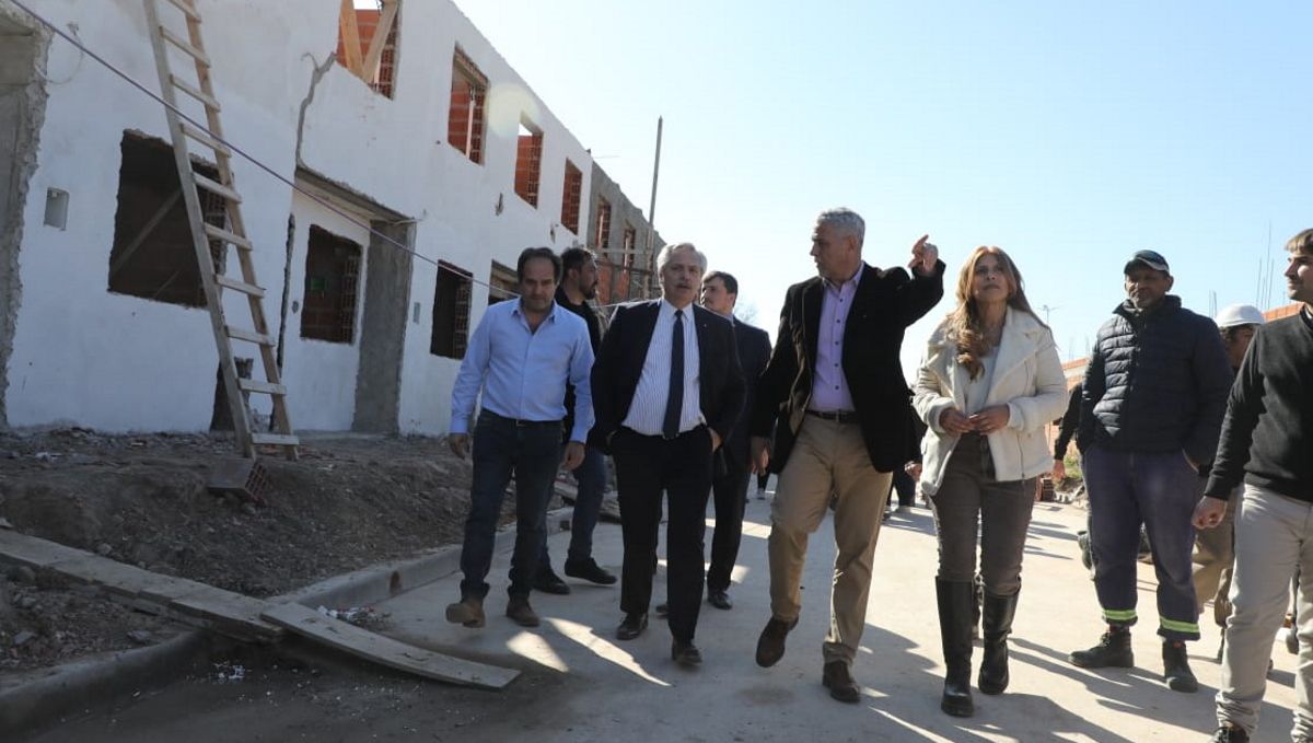 En Avellaneda, Alberto Fernández y Jorge Ferraresi entregaron el crédito para construcción número 60 mil