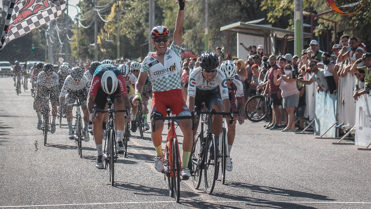 Nico Naranjo está imbatible en los sprints. (Gentileza Asociación Ciclista Mendocina).