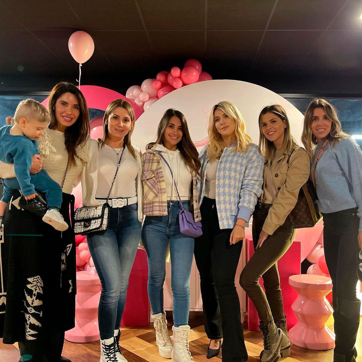 Wanda Nara, Antonela Roccuzzo y ¡la foto más esperada por los fans!