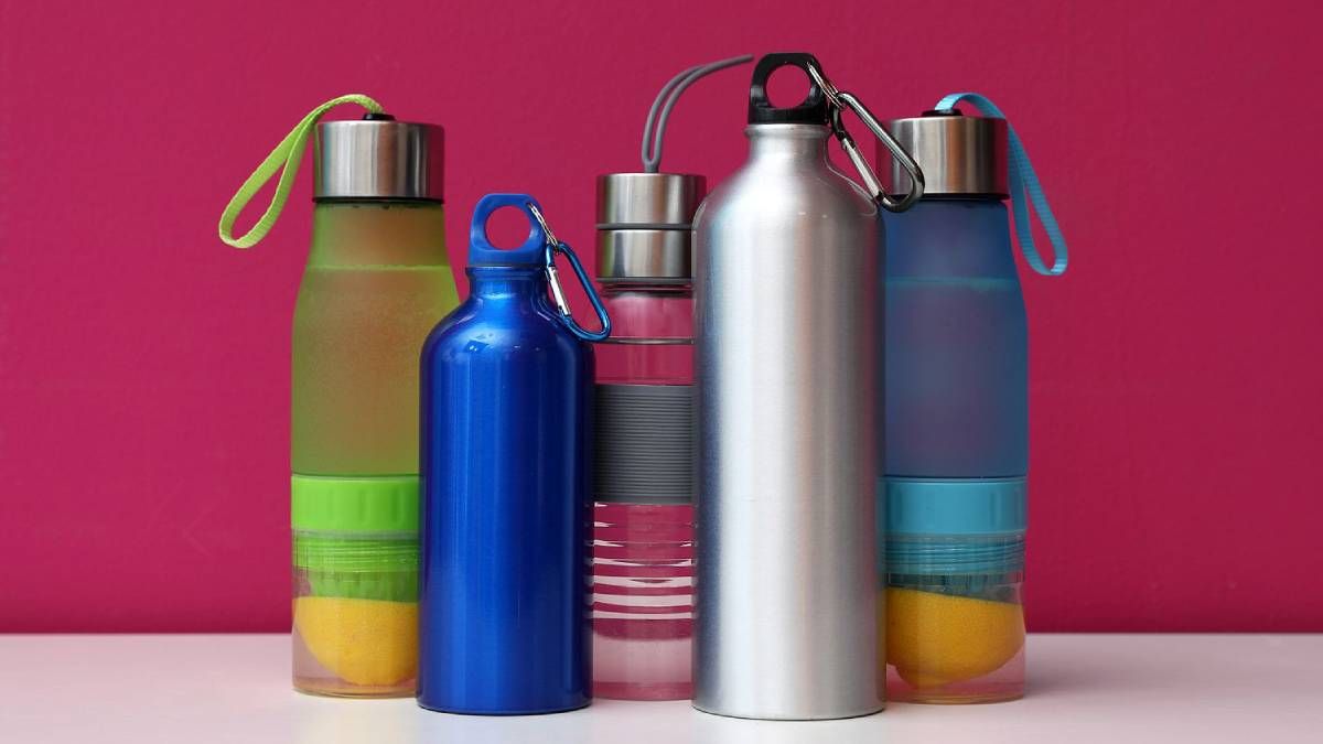 El excelente truco para eliminar el sarro y las manchas del interior del termo o botellas