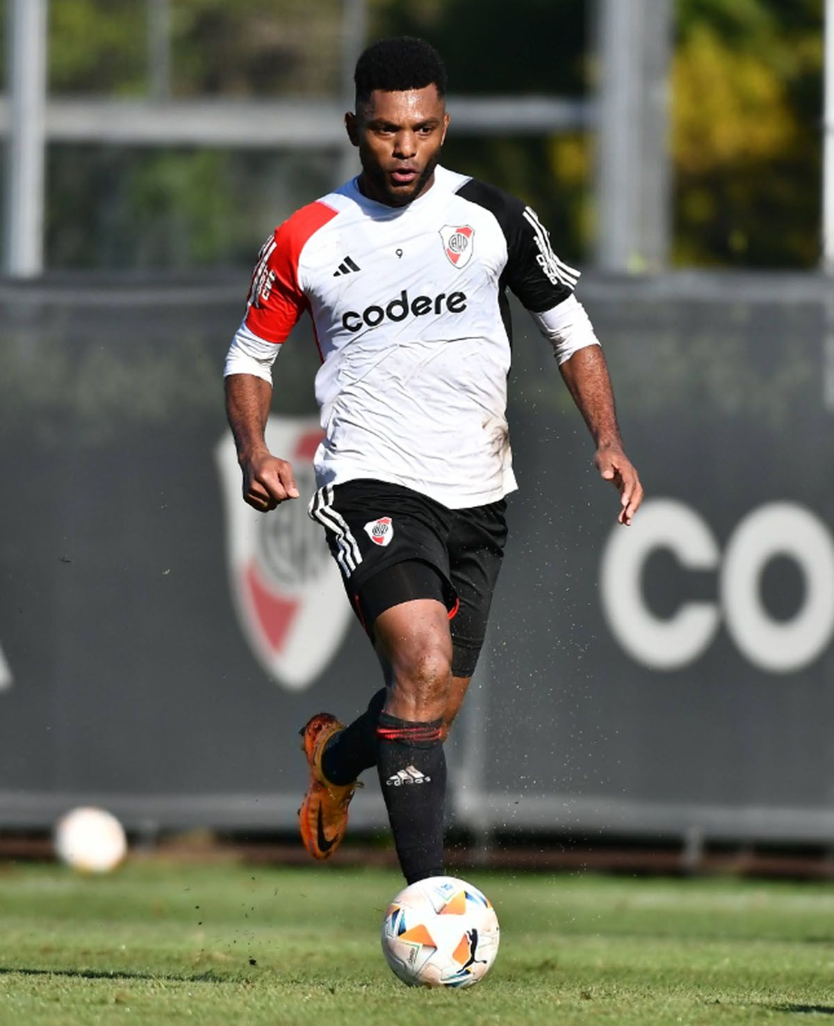 Miguel Borja será titular en el debut de River en la Liga Profesional. Miguel Borja será titular en el debut de River en la Liga Profesional.