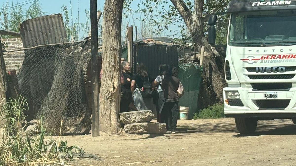 Aseguraron que los abuelos de las hermanitas de 10 y 12 años necesitan ayuda económica para los otros niños que tienen a cargo. Aseguraron que los abuelos de las hermanitas de 10 y 12 años necesitan ayuda económica para los otros niños que tienen a cargo.