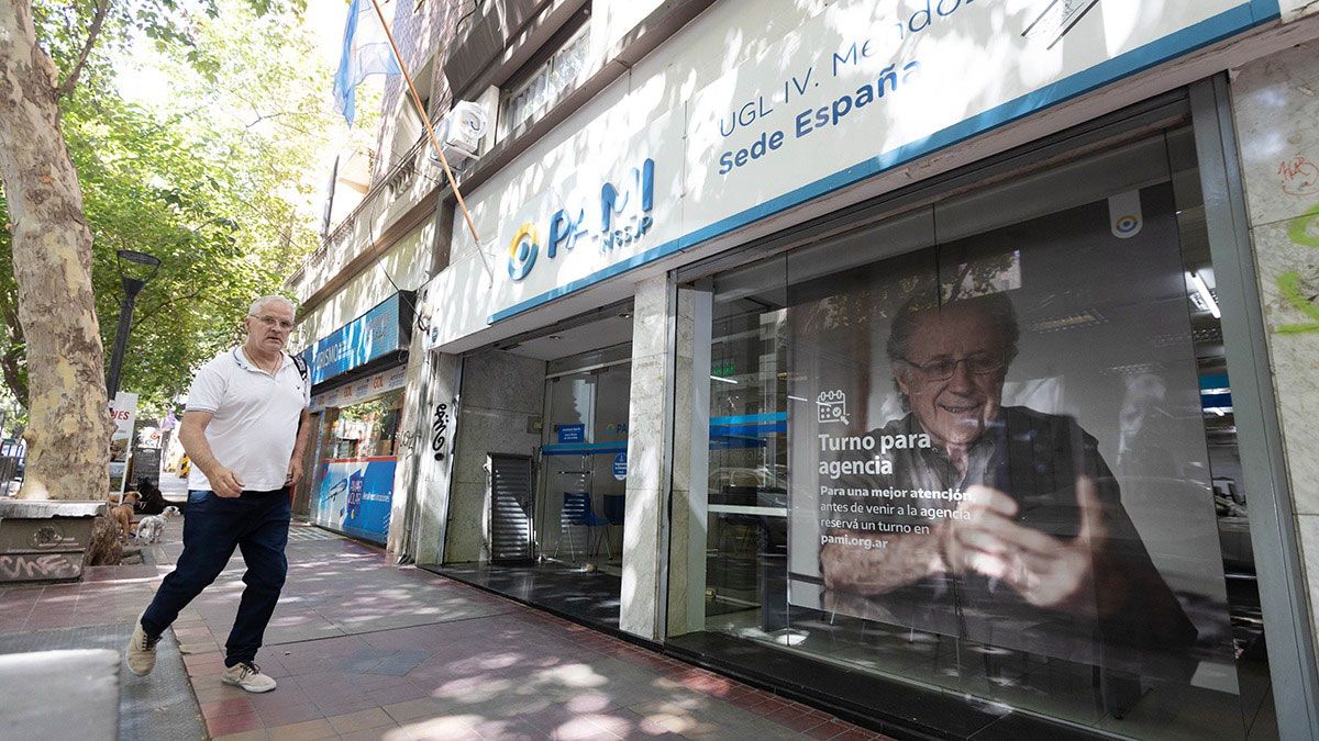 El PAMI fue creado en 1971 con el objetivo de brindar asistencia médica integral a las personas mayores. Es la obra social más grande de Latinoamérica ya que acompaña a 5 millones de jubilados y sus familiares a cargo, pensionados y veteranos de Malvinas. El PAMI fue creado en 1971 con el objetivo de brindar asistencia médica integral a las personas mayores. Es la obra social más grande de Latinoamérica ya que acompaña a 5 millones de jubilados y sus familiares a cargo, pensionados y veteranos de Malvinas.