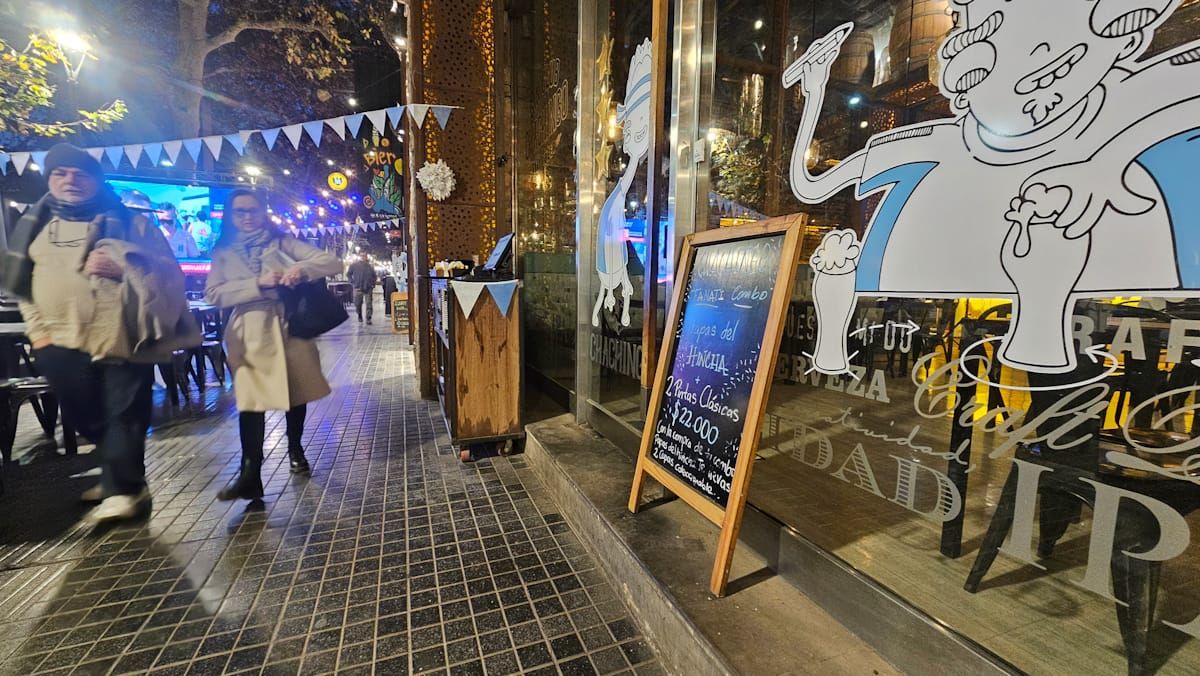 Los locales comerciales abrirán normalmente este lunes 8 de julio. Los locales comerciales abrirán normalmente este lunes 8 de julio.