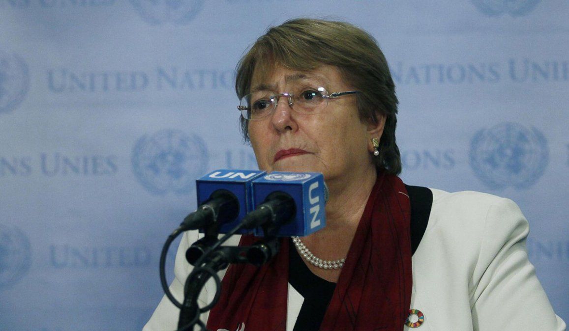 Michelle Bachelet manifestó su preocupación por los crímenes contra civiles en Ucrania.