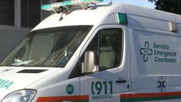 Una ambulancia del SEC llegó al lugar y constató la muerte del acompañante en el Peugeot.