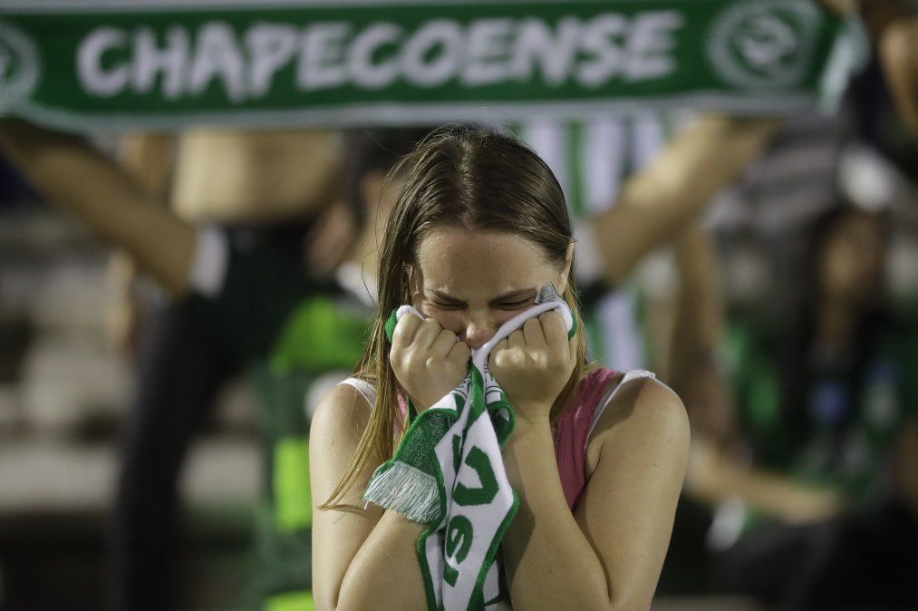 Los hinchas del Chapecoense coparon de lágrimas la catedral y el estadio