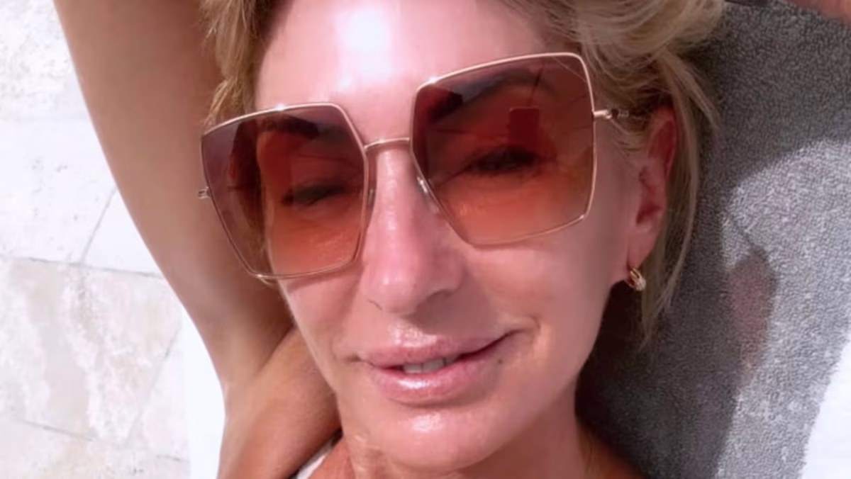 Yanina Latorre se puso microbikini de lúrex a sus 56 años y paralizó Miami.