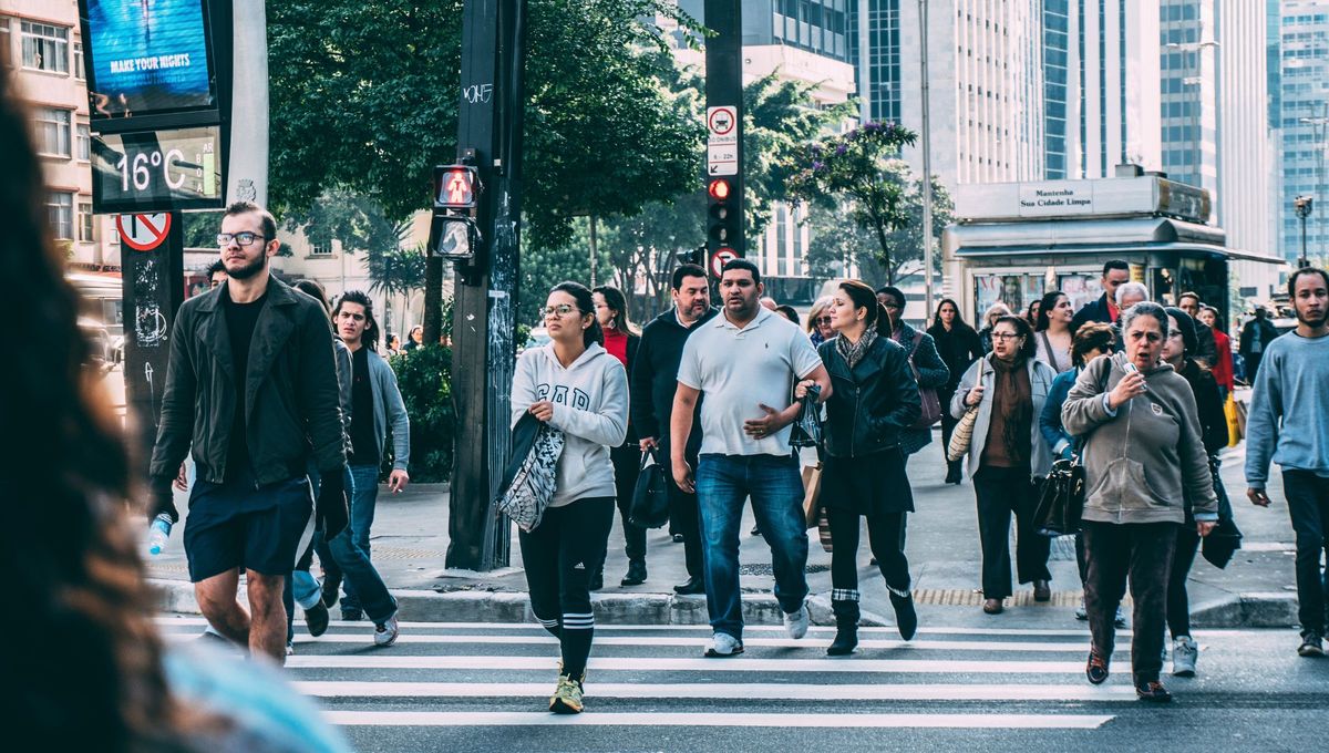 Las personas tiene el mismo patrón al caminar o esquivar algo y la ciencia descubrió algo desconcertante. Foot Canva