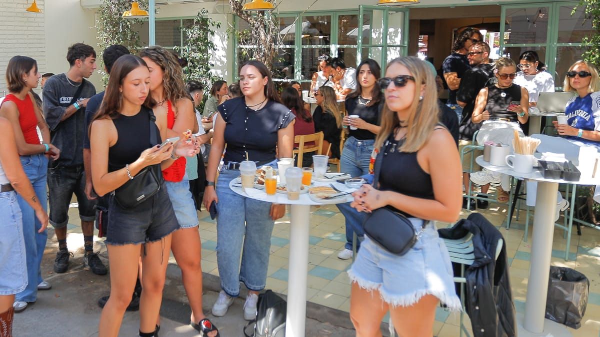 También se las conoce como fiestas electrónicas saludables. En lugar de consumir alcohol, se puede optar por un desayuno. También se las conoce como fiestas electrónicas saludables. En lugar de consumir alcohol, se puede optar por un desayuno.