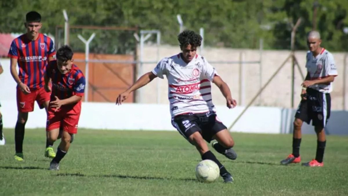 Kenneth Leiva jugó en las inferiores de Huracán Las Heras.