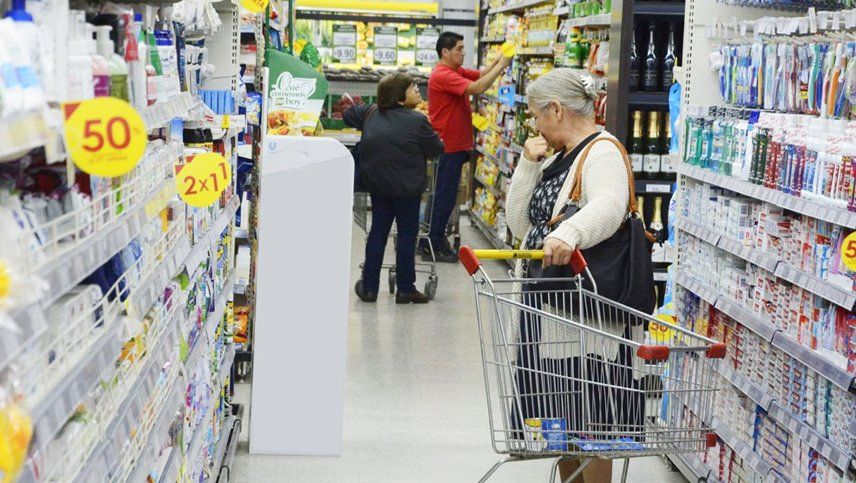 La Corte escucha a las partes por la apertura de los supermercados los domingos