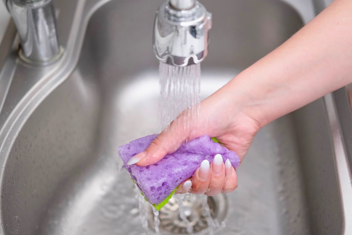 La respuesta está en la siguiente imagen. La respuesta está en la siguiente imagen.