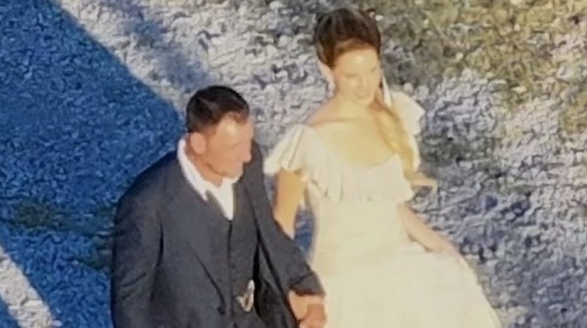 La pareja durante la ceremonia privada. La pareja durante la ceremonia privada.