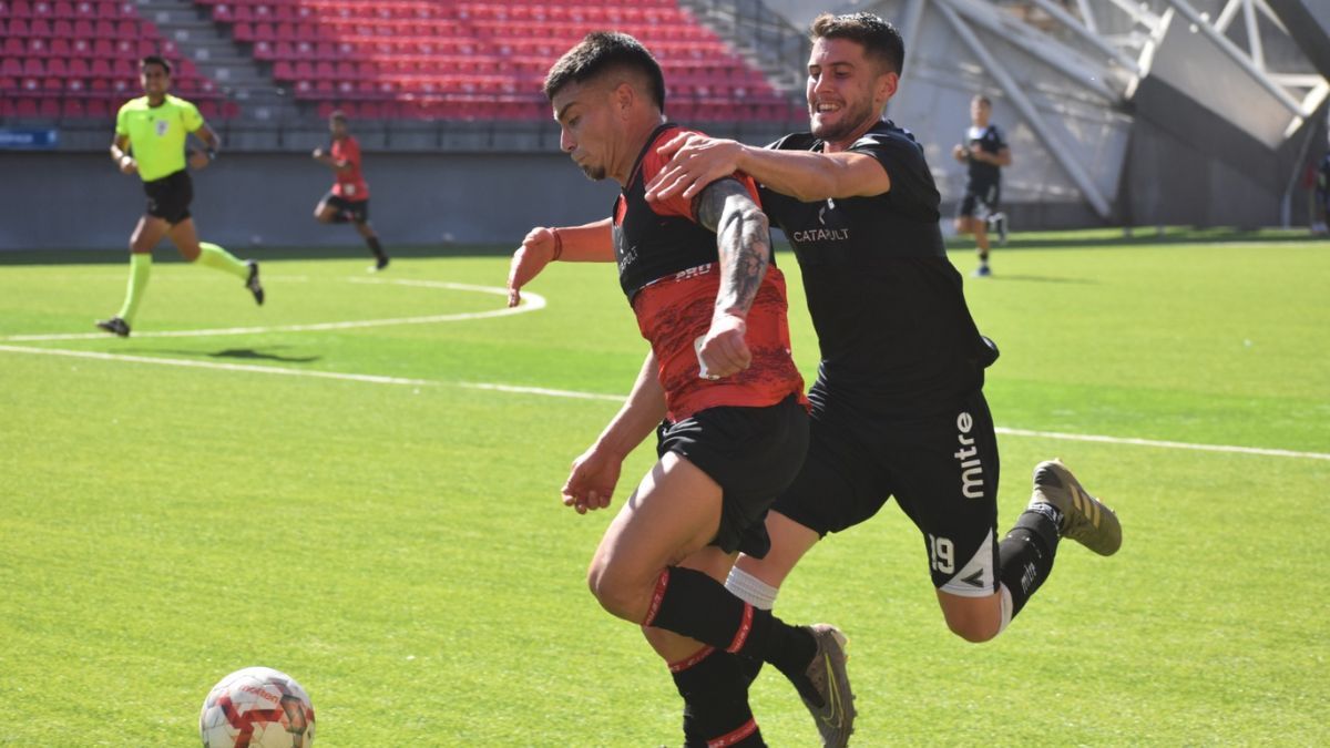 Gimnasia y Esgrima jugó su segundo amistoso en Chile ante Deportes Limache. Foto: Gentileza Prensa Gimnasia y Esgrima. 