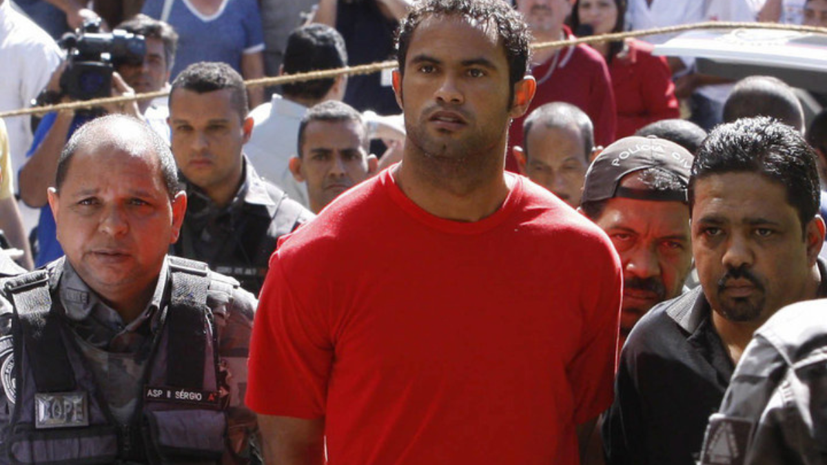 Bruno Fernandes sigue jugando al fútbol. Bruno Fernandes sigue jugando al fútbol.