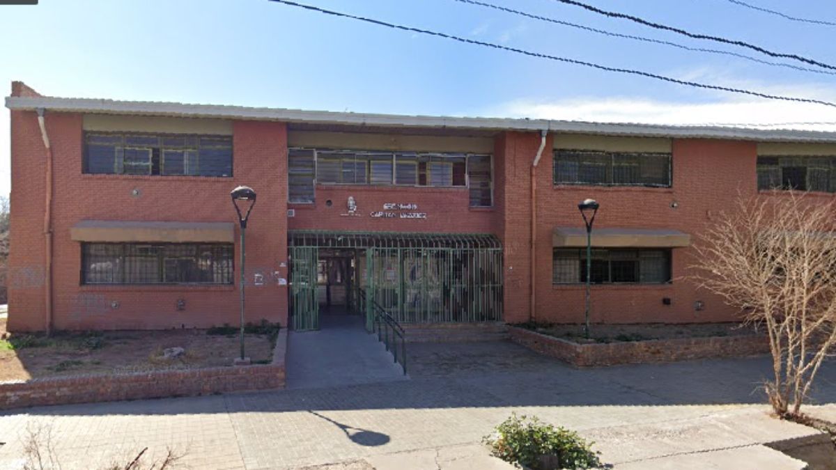La escuela Capitán Vázquez de Las Heras se vio conmovida por el supuesto contagio de Covid-19 de una docente.&nbsp;