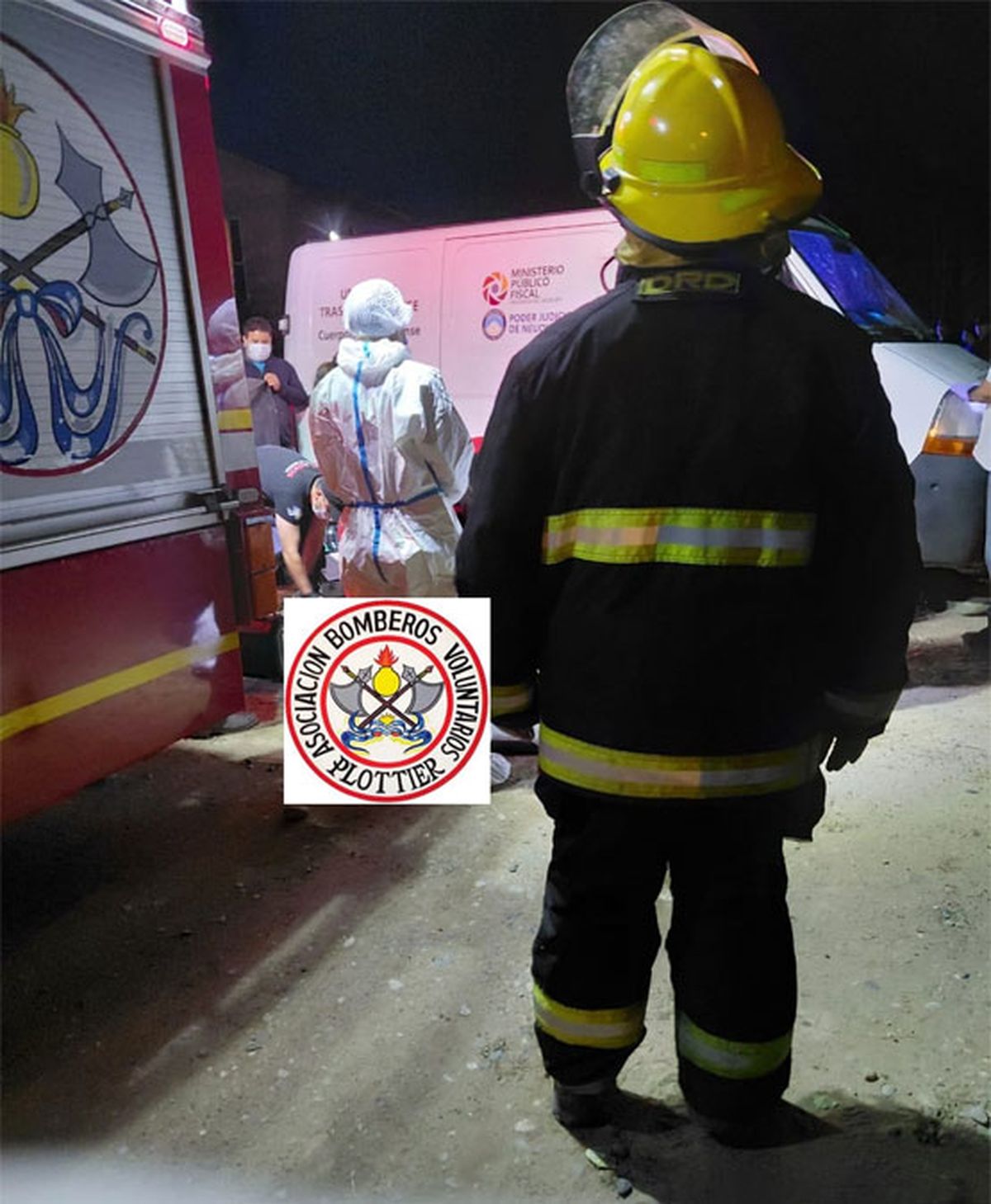 Los bomberos y policía de Neuquén trabajaron arduamente con el muerto encontrado en el desagüe de Plottier.